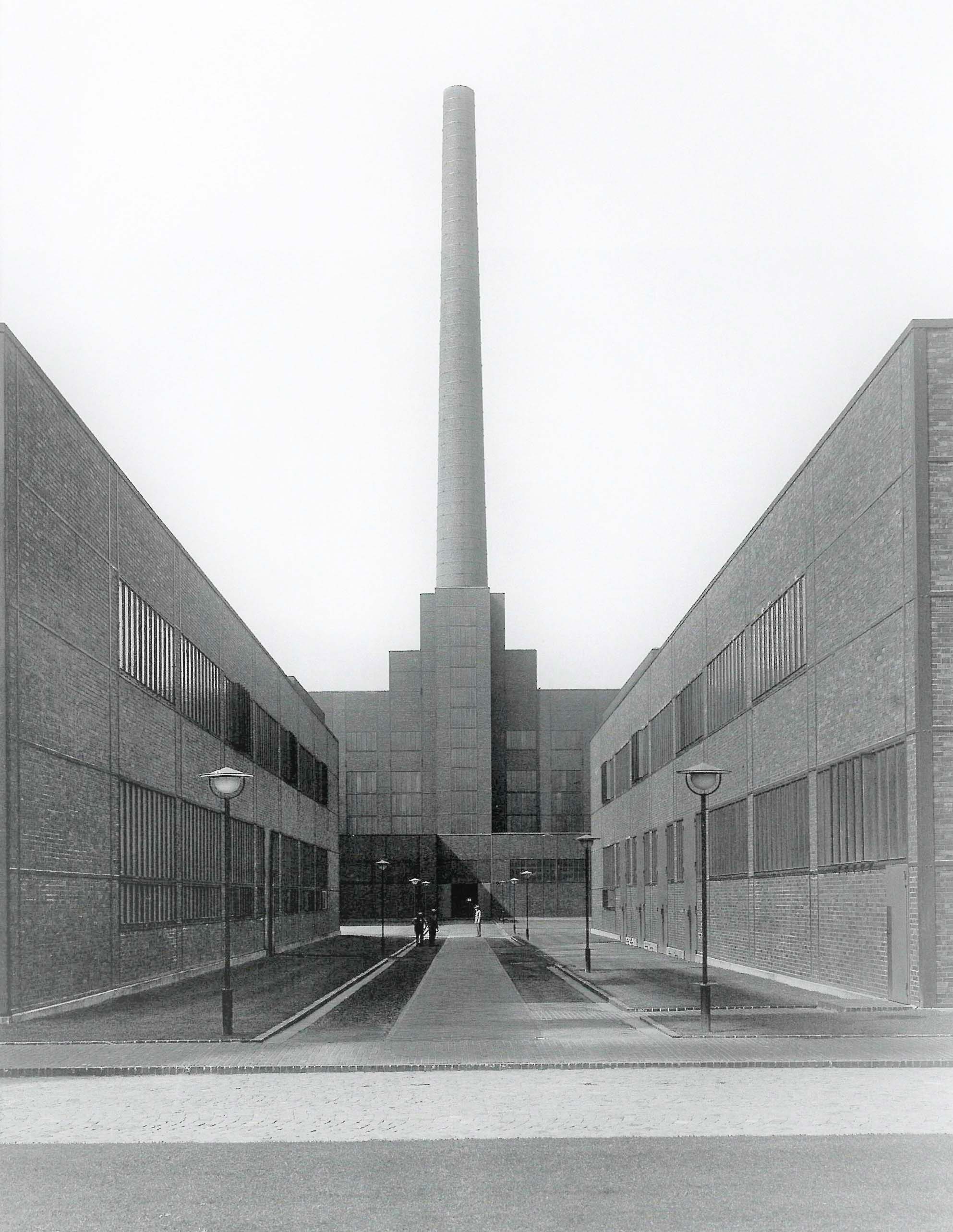 Anton Meinholz, Werkstattgebäude und Kesselhaus mit Schornstein der Zeche Zollverein, Essen 1934